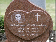 Bobbi Kristina akan Dimakamkan di Samping Makam Ibunya