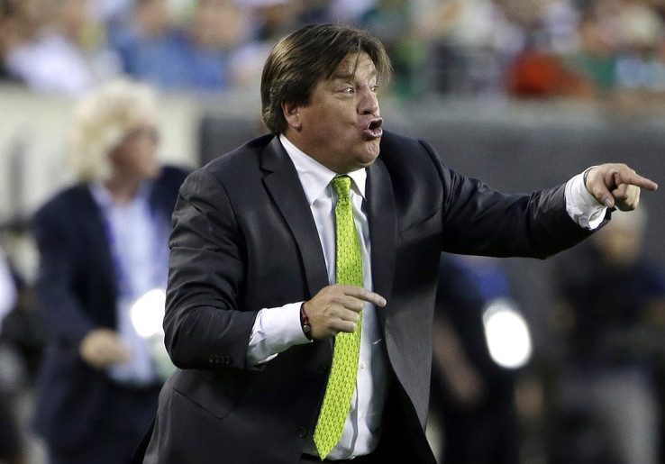 Pukul Wartawan, Pelatih Meksiko Dipecat