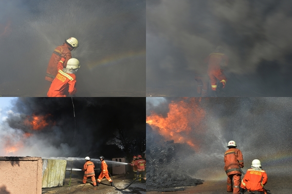 Gudang Karpet di Bekasi Terbakar