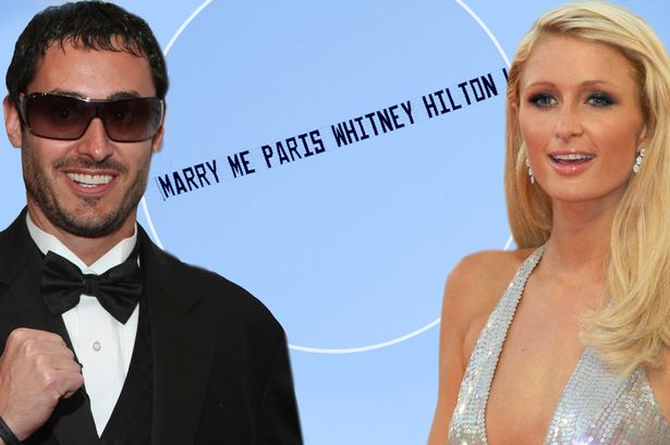 Paris Hilton Dilamar dengan Tulisan Romantis di Langit