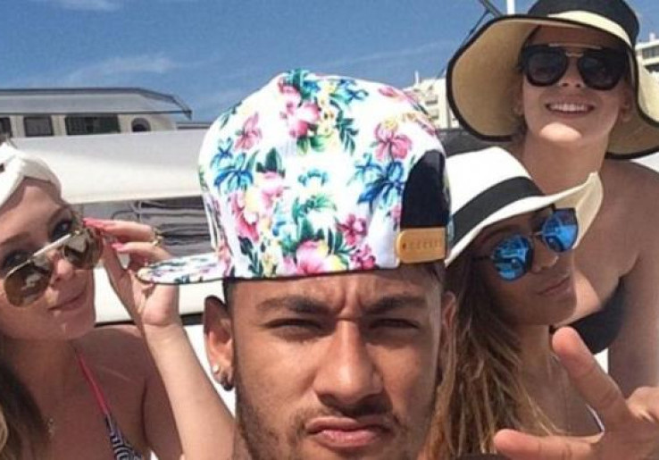 Video Neymar Berjoget Dengan Penari Seksi Setengah Telanjang