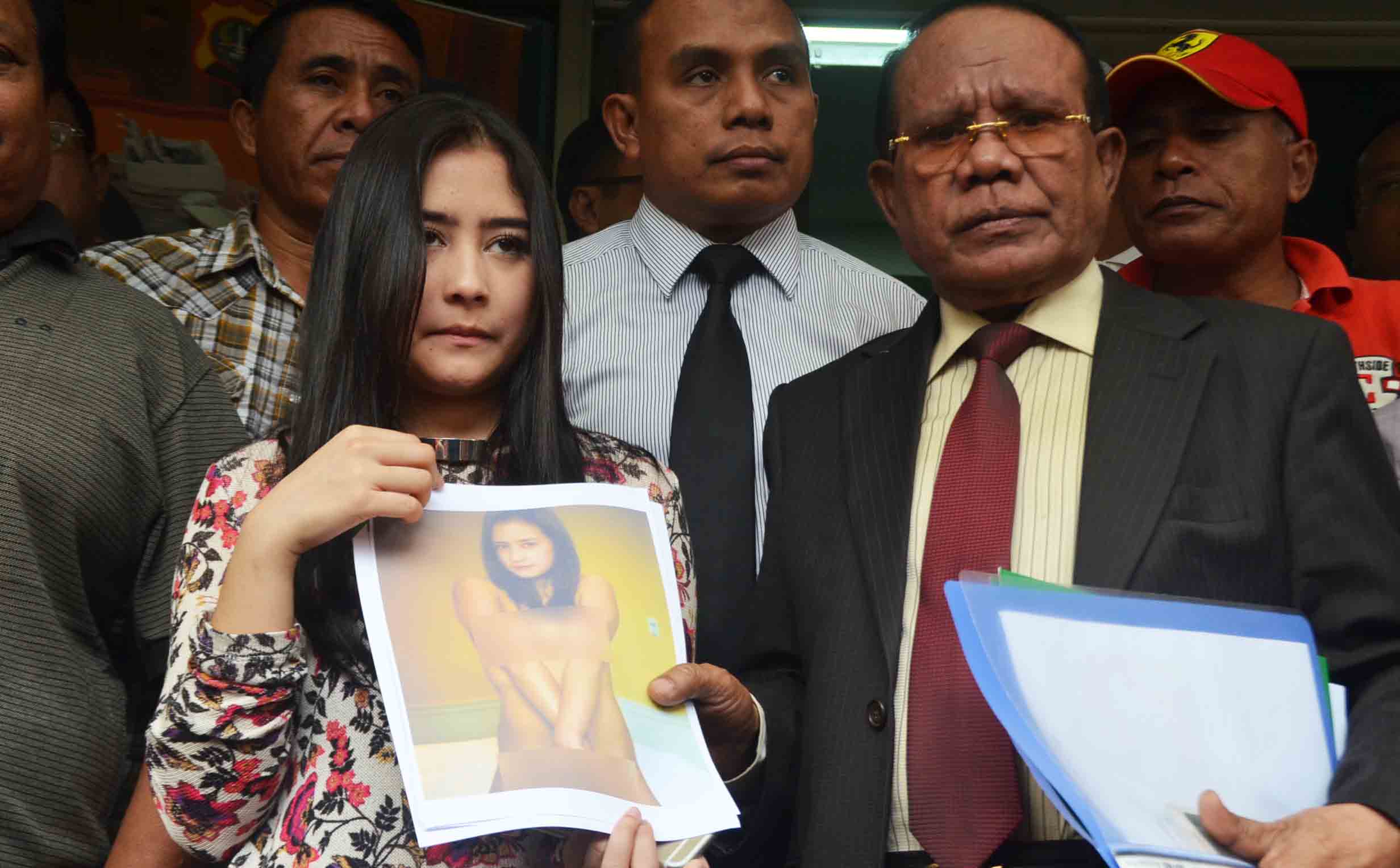 Ngotot masih Perawan, Prilly Siap Diperiksa Dokter