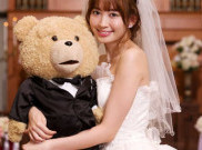 Haruna Kojima AKB48 'Menikah' dengan Boneka Beruang
