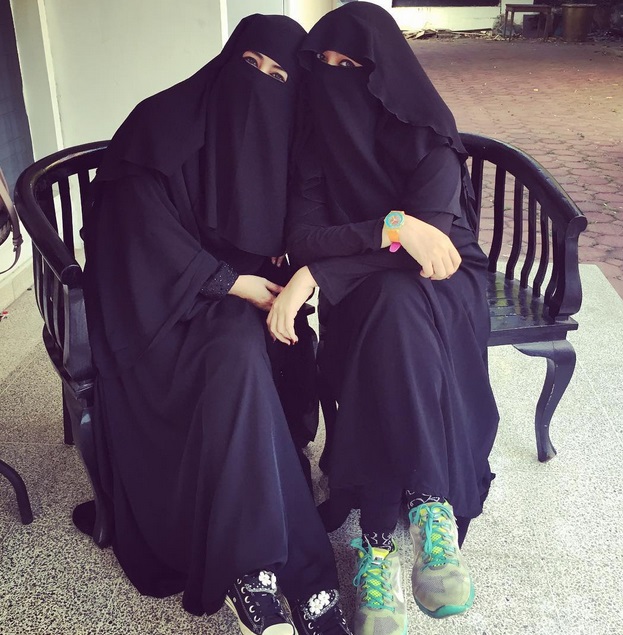 Umi Pipik Mantap Bercadar?