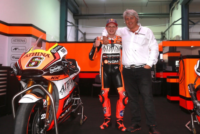 Stefan Bradl Hengkang dari Forward Racing