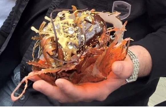 Kuliner Unik, Donat Berlapis Emas 24 Karat dengan Harga Fantastis