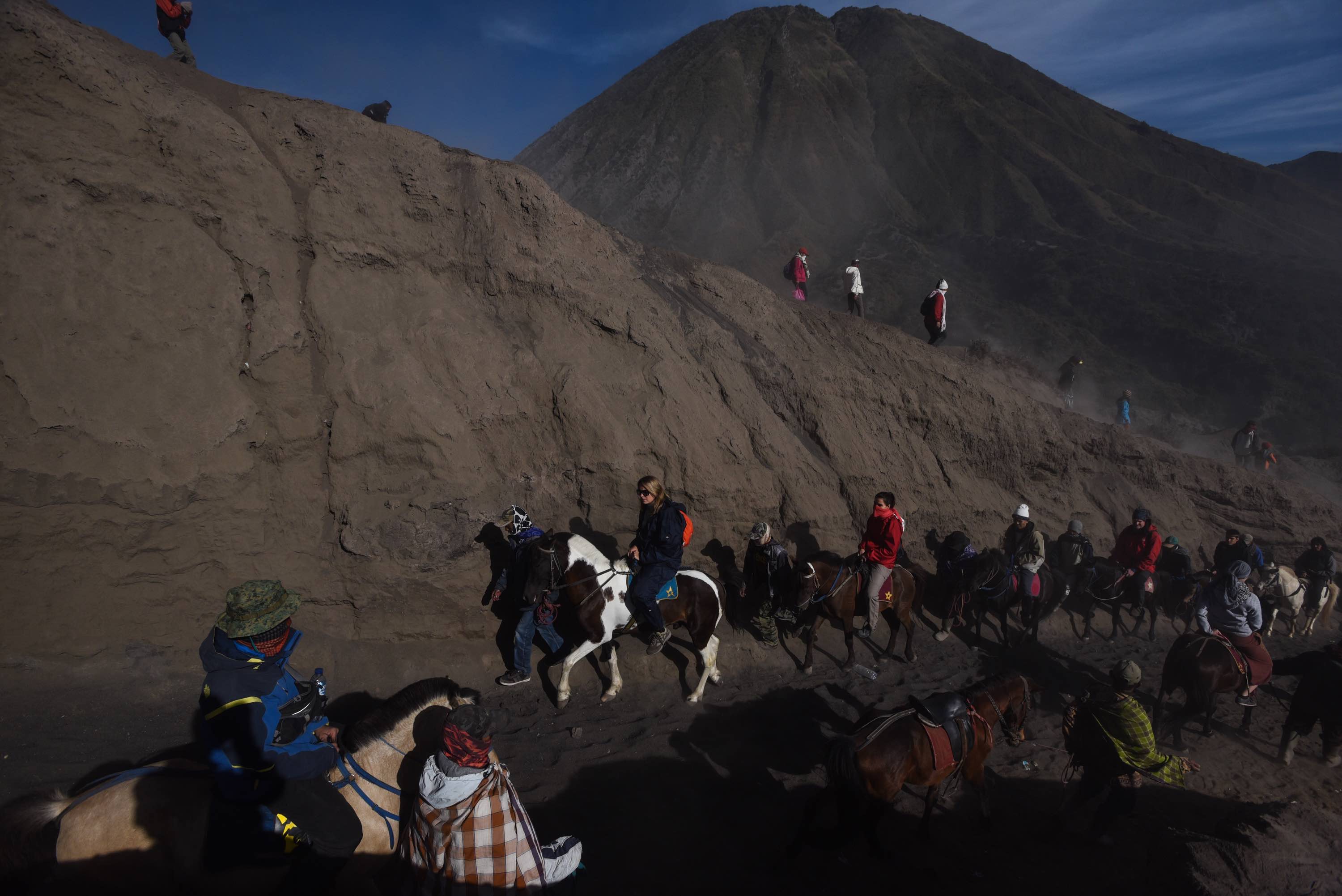 Perayaan Yadnya Kasada, Gunung Bromo Dibanjiri Pengunjung