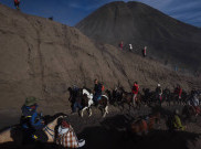 Perayaan Yadnya Kasada, Gunung Bromo Dibanjiri Pengunjung