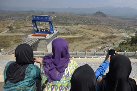 Waduk Jatigede Digenangi Senin