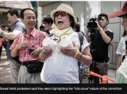 Ratusan Warga Hong Kong Demo Hanya Memakai Bra