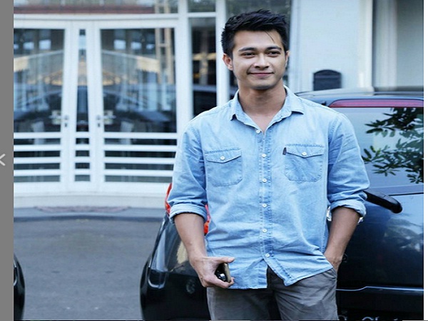 Asyik Nyabu di Malam Minggu, Eza Gionino Dibekuk Polisi