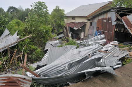 Hujan Es Disertai Angin Kencang Rusak 24 Rumah Warga