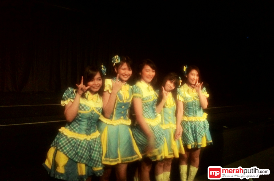 'Kembali' Ke JKT48 Theater, Stella Cornelia Diledek Para Member