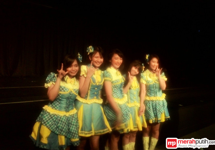'Kembali' Ke JKT48 Theater, Stella Cornelia Diledek Para Member