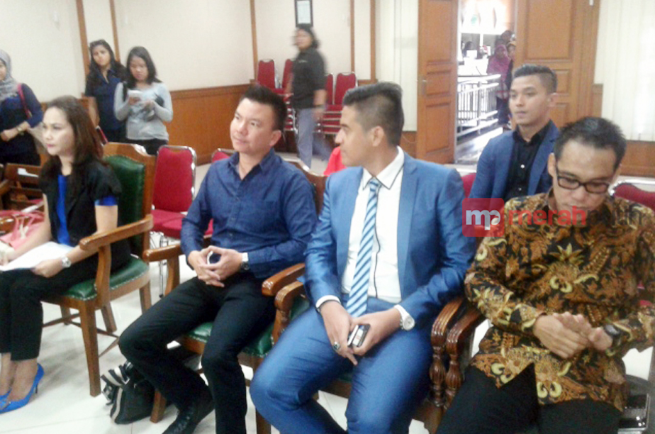 Tidak Cocok Lagi, Jerry Bulat Pisah dengan Denada