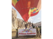 Sensasi Perayaan Ulang Tahun Syahrini di Balon Udara