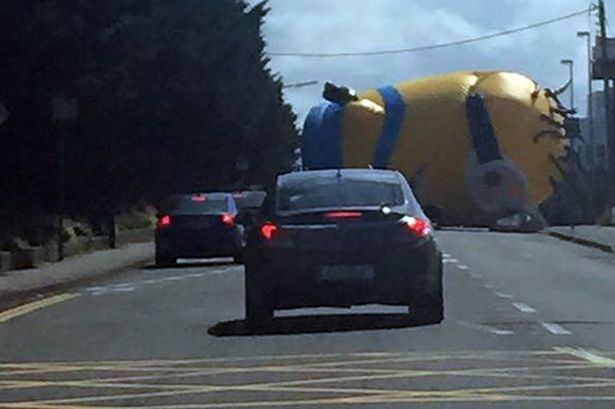 Minion Raksasa Bikin Takut Warga Dublin