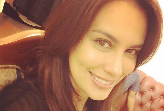 Cantiknya Sophia Latjuba Pakai Mukena