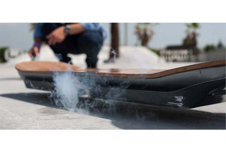 Penampakan Pertama Hoverboard Lexus