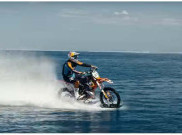Sepeda Motor juga Bisa Berselancar