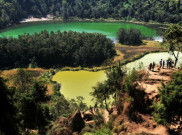 Pemandangan Alam Spektakuler di Telaga Warna Dieng