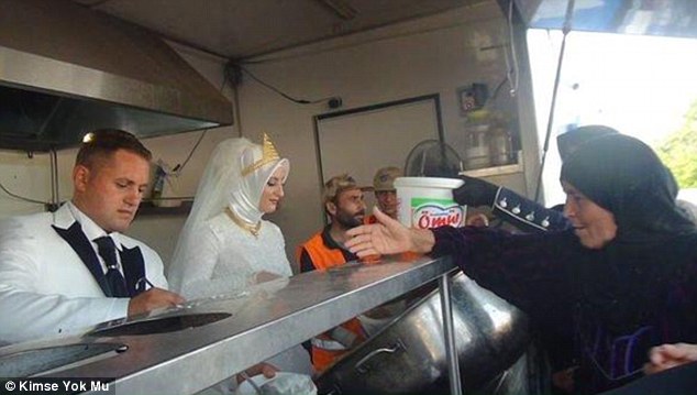 Rayakan Pesta Pernikahan, Pengantin Turki Undang 4 Ribu Pengungsi Suriah