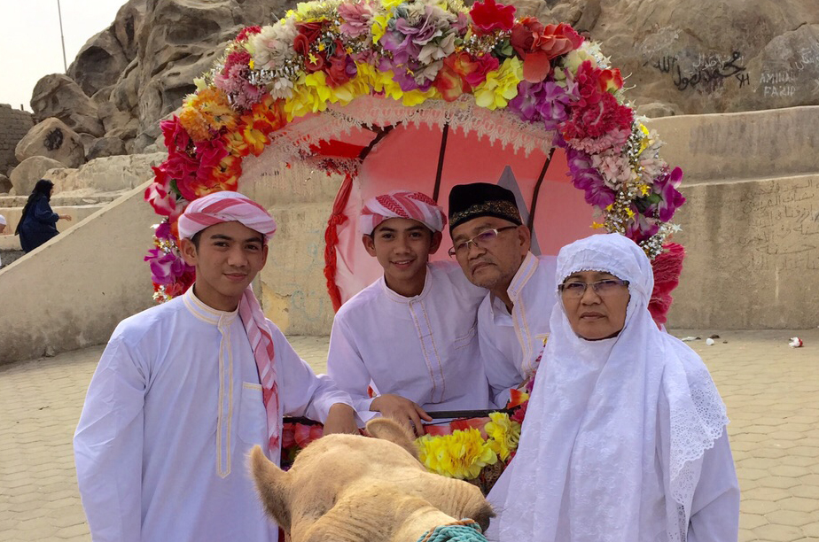 Rizki-Ridho Diserbu Warga Sekitar Rumahnya