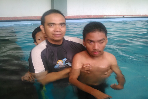 Suka Duka Jadi Pengasuh Anak Terlantar Berkebutuhan Khusus