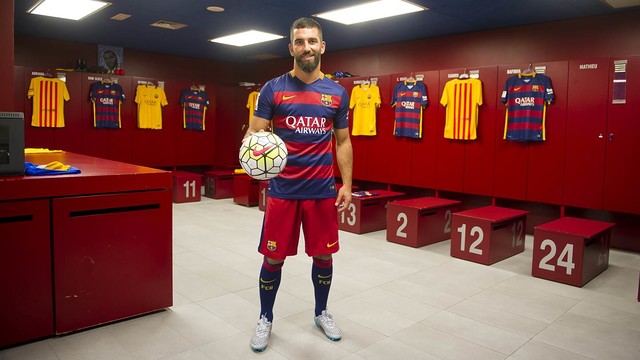 Lionel Messi Persilakan Arda Turan Kenakan Nomor Punggung 10