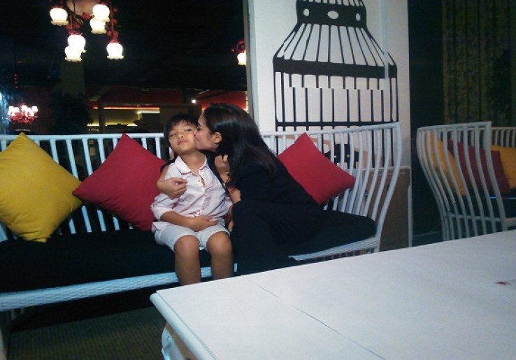 Tia Ivanka Ajarkan Anaknya Cinta Sejarah dan Tokoh Nasional
