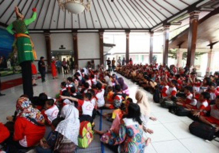 Komunitas Hong Ajak Anak-Anak Gemari Permainan Tradisional