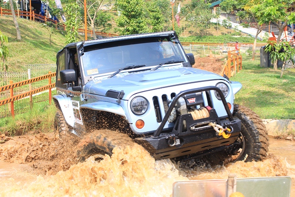 [Video] Ikut JSI Agility, Bukti Wanita Juga Suka Offroad
