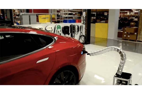 Tesla Rampungkan Robot Ular