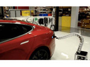 Tesla Rampungkan Robot Ular