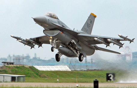 Jet Tempur F-16 AS Jatuh Secara Misterius di Jerman, Ada Apa?