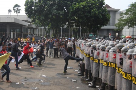 Minim Pengamanan, Pilkada di Daerah Rawan Konflik