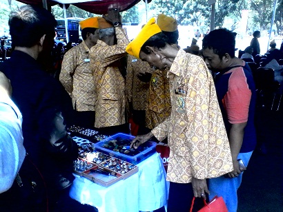 Para Veteran Serbu Penjaja Batu Akik