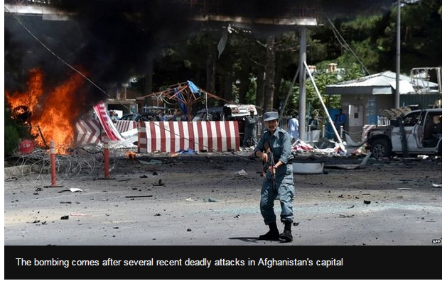 Taliban Bombardir Bandara Internasional Kabul