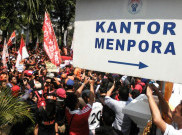 Geruduk Kemenpora, Jakmania Tuntut Imam Nahrawi Cabut Pembekuan PSSI