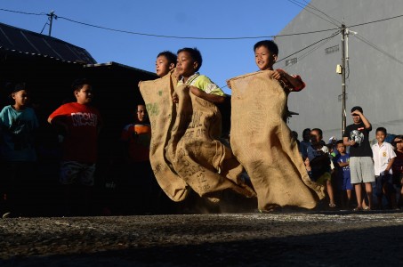 Keseruan Lomba Menjelang Hut RI ke-70 di Sejumlah Daerah