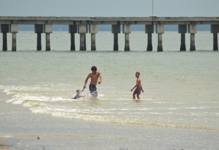 Pantai Eching, Destinasi Wisata di Perbatasan Indonesia-Malaysia