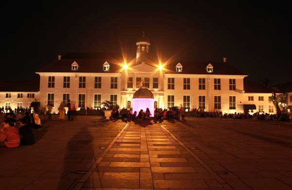 Eksotisme Kota Tua di Malam Hari
