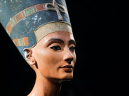 Arkeolog Temukan Pintu Masuk Makam Ratu Nefertiti