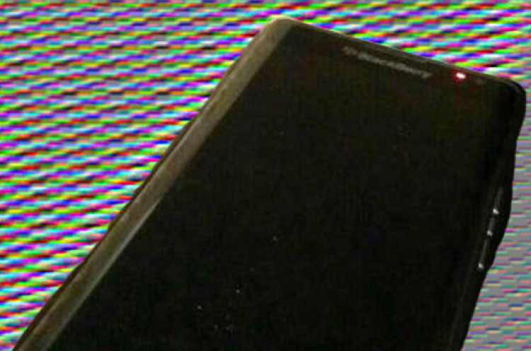 BlackBerry Android Tiru Desain Samsung Galaxy S6 Edge