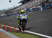 Valentino Rossi Jagonya Duel di Atas Lintasan