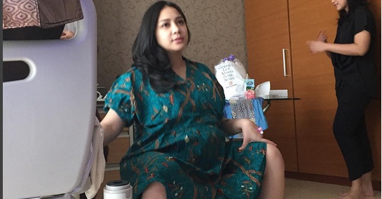 Takut Bayinya Keracunan, Gigi Jalani Operasi Caesar