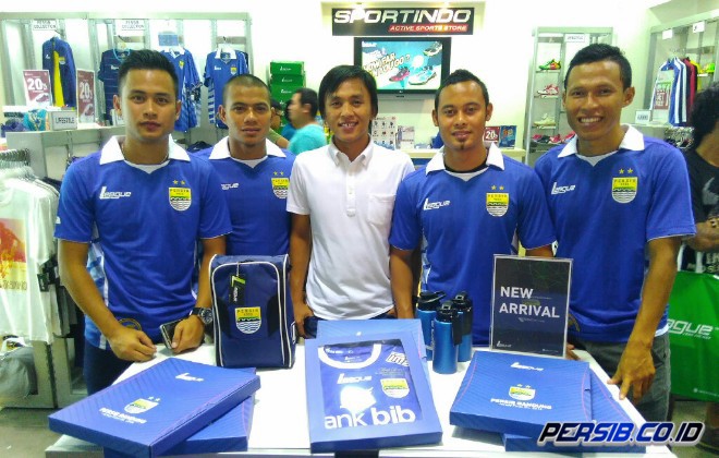 Siapa Yang Minat? Jersey Juara 2014 Persib Dijual
