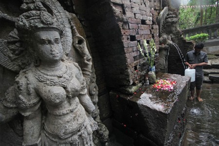 Mengenal Lebih Dekat Candi Belahan