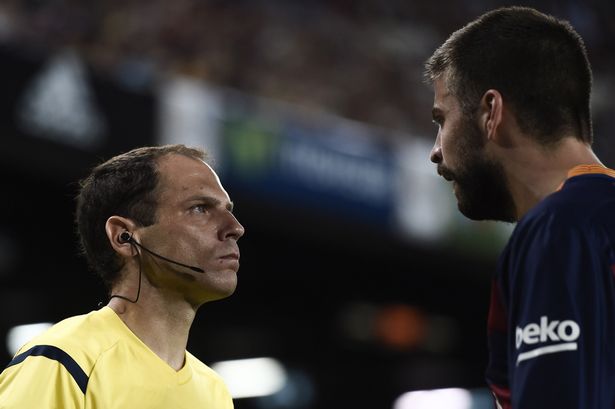 Gerard Pique Terancam Diskors 12 Pertandingan