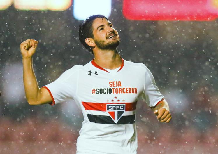 Mantan Striker AC Milan Diburu Banyak Klub Inggris